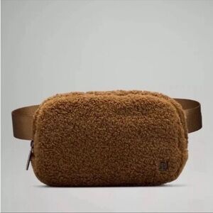 NWT LULULEMON Everywhere Fleece Belt Bag 1L Burnt Caramel brown